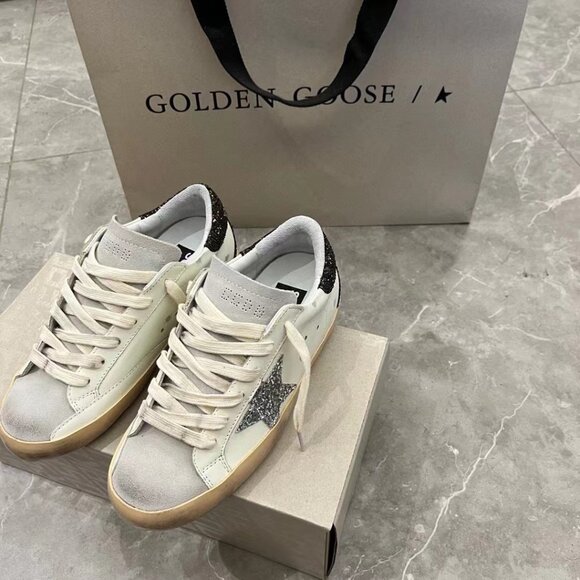 Stylish Golden Goose white Sneakers - Picture 6 of 6